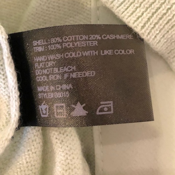 Cotton Cashmere Pastel Green button up cardigan SOFT with front pockets. Medium - Picture 4 of 9